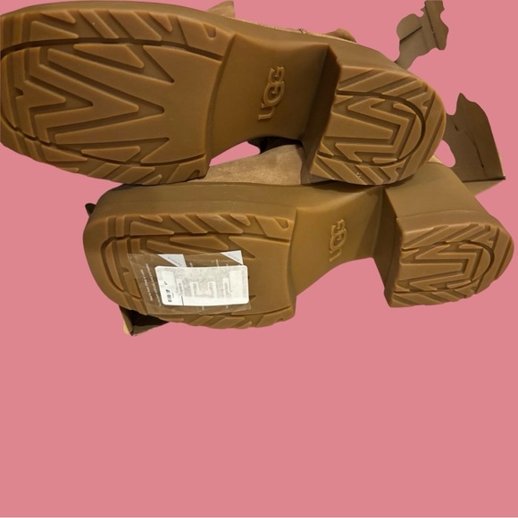 UGG—Moxy Pull-On- Chesnut - Picture 5 of 6